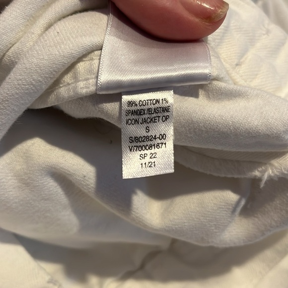 GAP.  Women’s white icon Jean jacket.  Size small.  Denim. - Picture 11 of 14